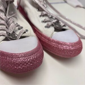 Converse x Miley Cyrus Chuck
Taylor All Star Hi Glitter Woman size 8.5, man 6.5